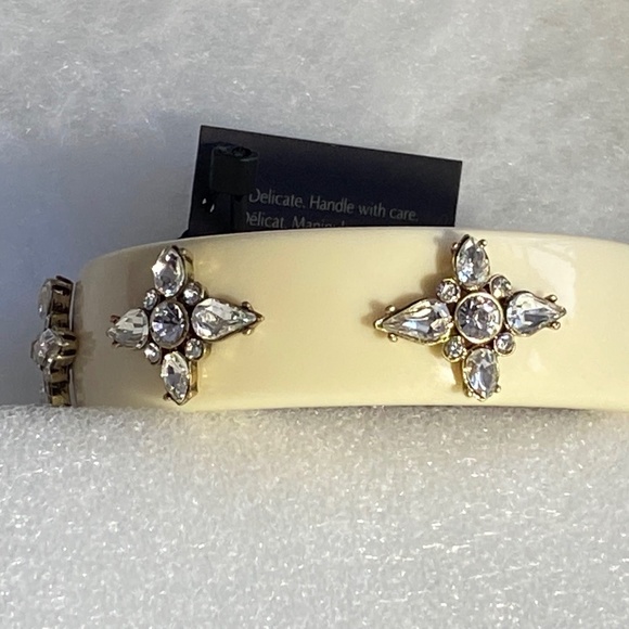 NWT - Banana Republic Acrylic Bangle with Multiple Stone Detail - Picture 3 of 6